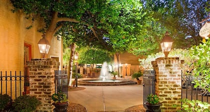 Bluegreen's Lodge Alley Inn: Historic Charm, Modern Comfort, Top Location-Studio