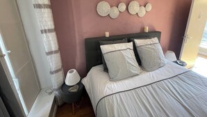 1 soverom, strykejern/-brett, reiseseng for barn og wi-fi (inkludert)