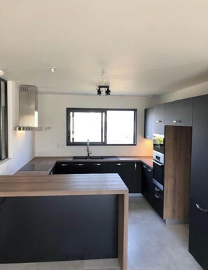 Private kitchen - Spacious and cosy, elevator, historic center (Sarlat-la-Canéda)