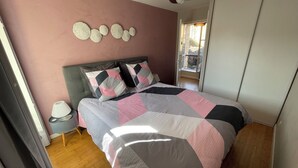 1 soverom, strykejern/-brett, reiseseng for barn og wi-fi (inkludert)
