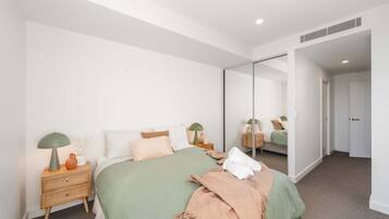 2 bedrooms, iron/ironing board, free WiFi, bed sheets