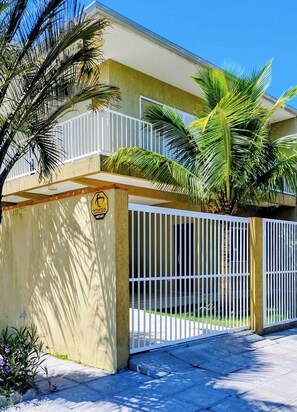 Exterior - House 50 m² beach, suite, air conditioning and barbecue. (Pontal do Paraná)