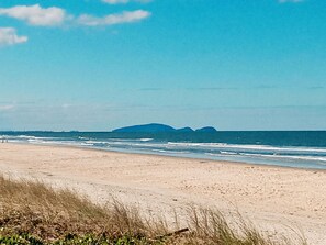 Beach - House 50 m² beach, suite, air conditioning and barbecue. (Pontal do Paraná)