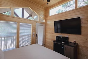 Luxury Cabin, 1 King Bed, Non Smoking | Iron/ironing board, free WiFi