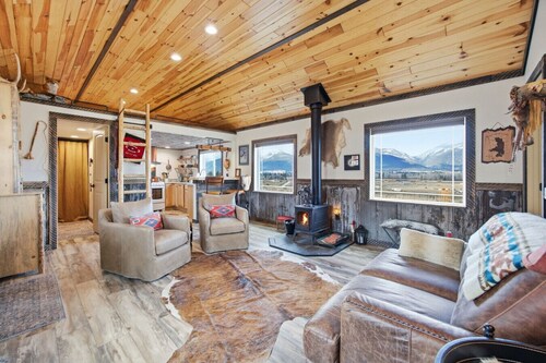 Peaceful Guest Cottage with amazing Bitterroot Moutain Views