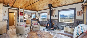 Peaceful Guest Cottage with amazing Bitterroot Moutain Views