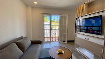 Leilighet, balkong, byutsikt | Oppholdsområde