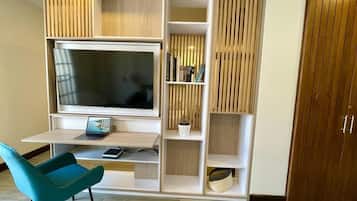 Apartment, Balcony, City View | Interior