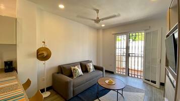 Leilighet, balkong, byutsikt | Oppholdsområde