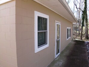 Exterior detail - Fantastic 2-bedrm cabin with AC on Kentucky Lake, near Paris Landing State Park. (Springville)