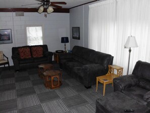 Living area - Fantastic 2-bedrm cabin with AC on Kentucky Lake, near Paris Landing State Park. (Springville)