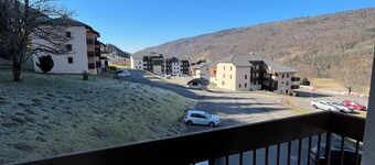 L'Ecr'Ain Montagnard, bright south-facing apartment at the foot of the slopes