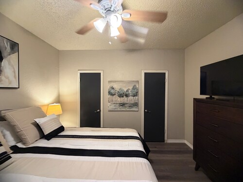 Stylish 1/1 Condo/Modern Comfort/Prime Location in a corner lot, first floor.