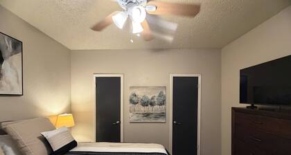 Stylish 1/1 Condo/Modern Comfort/Prime Location in a corner lot, first floor.