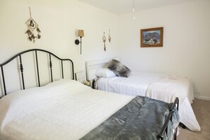 Room - Awake to Adventure, then Recharge and Relax in Historic Georgetown, Texas! (Georgetown)