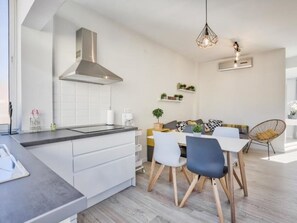 Private kitchen - Forget the car, everything you need right on the beach (beach bars and relaxation). (Fuengirola)