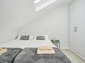 Room - Forget the car, everything you need right on the beach (beach bars and relaxation). (Fuengirola)