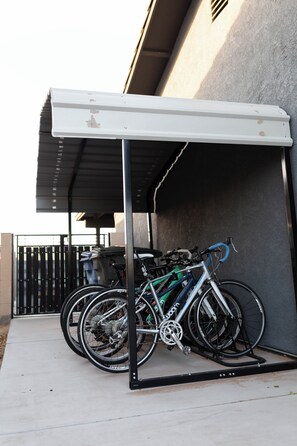 Property grounds - 3-bedroom house with sparking pool, outdoor kitchen, gym and dedicated office! (Yuma)