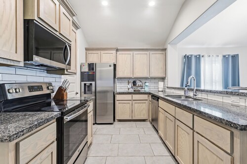 Casa SolSky
Spacious 4-bedroom house with AC in charming Mission