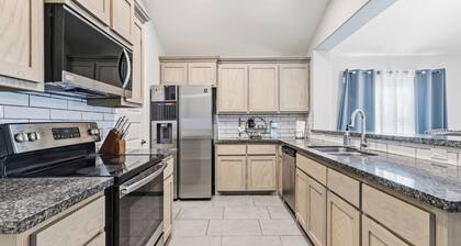 Casa SolSky
Spacious 4-bedroom house with AC in charming Mission
