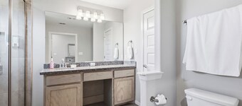 Casa SolSky
Spacious 4-bedroom house with AC in charming Mission