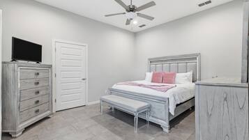 4 bedrooms, WiFi, bed sheets