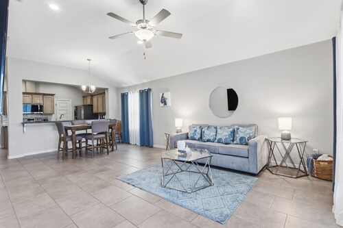 Casa SolSky
Spacious 4-bedroom house with AC in charming Mission