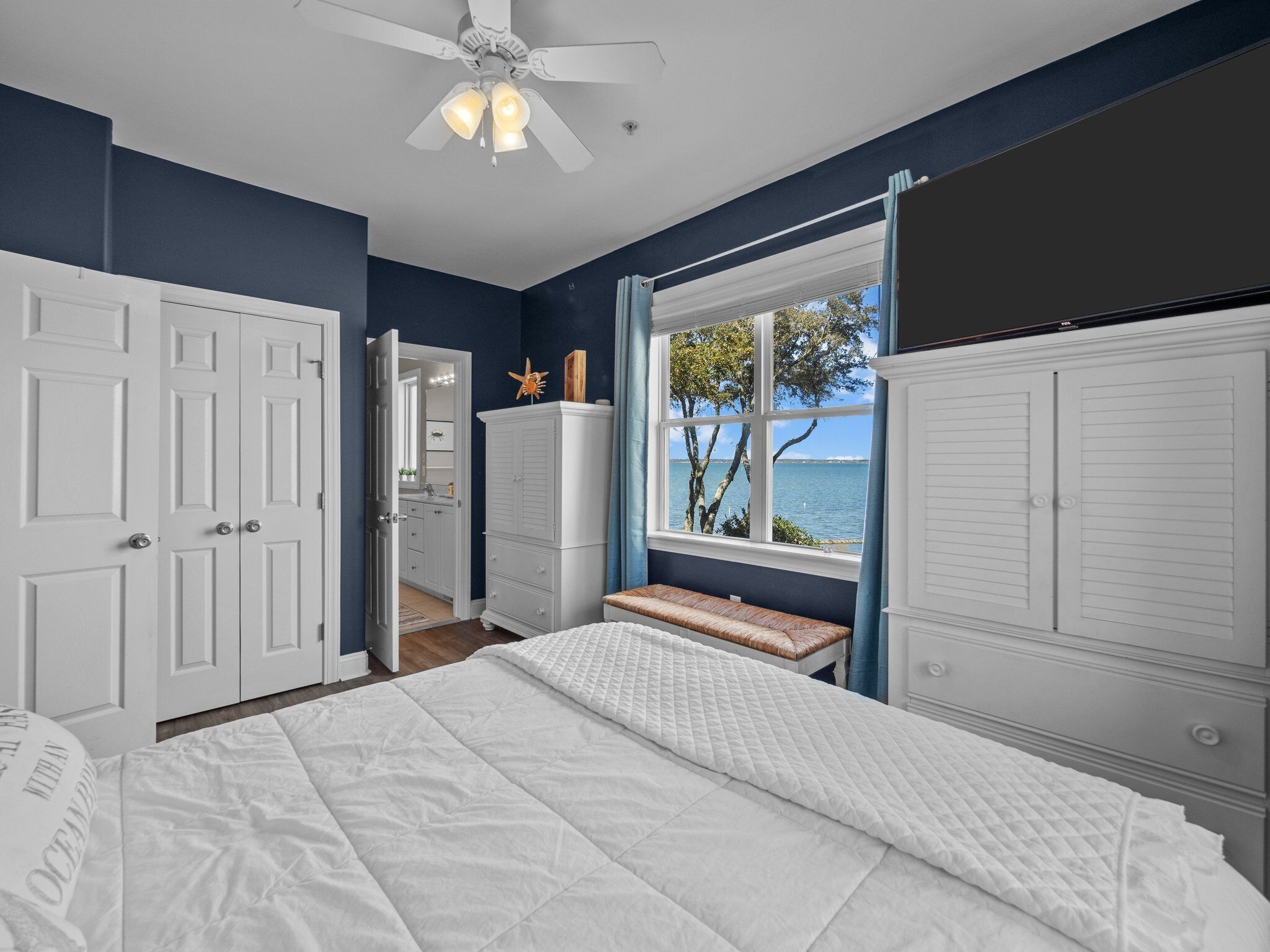 3 bedrooms, WiFi (free), bed sheets