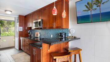 Condo, 1 Queen Bed (Kona Magic Sands#305) | Private kitchen