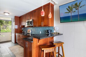Condo, 1 Queen Bed (Kona Magic Sands#305) | Private kitchen - Kona Magic Sands#305 (Kailua-Kona)