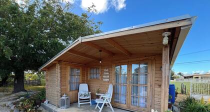 Cozy 1-bedroom cabin perfect for 2 in Willemstad