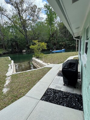 Property grounds - Weeki Wachee Main River • Kayaks • Private Stairs • Large Yard • Manatees (Spring Hill)