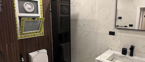 Handdukar, tvål och toalettpapper