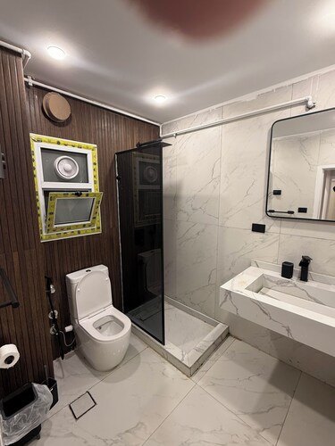 Elegant 2BR Apt  AC  Perfect Stay in Alexandria