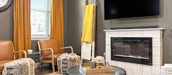 Spacious Home for 10 • Backyard • Sleeps Groups