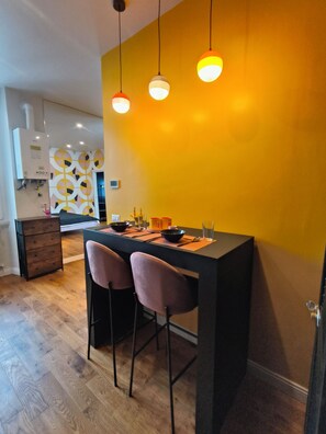 Dining - Milan Designed Urban Apartment | Steps to Subway, Top Attractions and Duomo. (Milano)