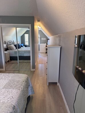 2 bedrooms, iron/ironing board, travel cot, free WiFi