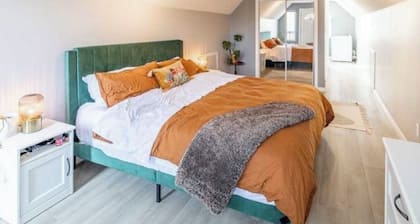 Lake House Gem-Steps from Beach🏖️ Fire Pit 🔥 Free Car+Boat⚓️Parking! Sleeps 6+kids