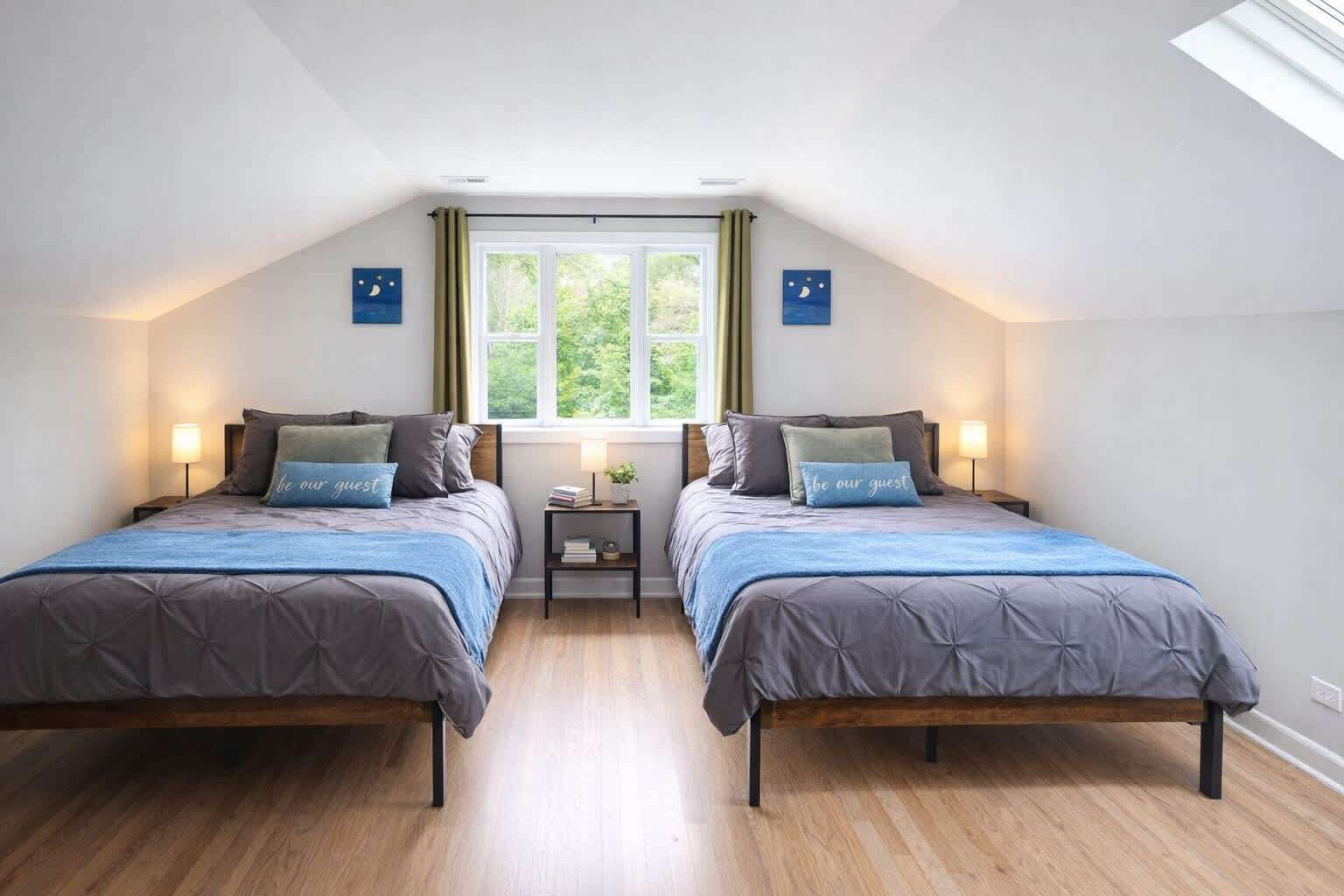 3 bedrooms, desk, iron/ironing board, travel crib