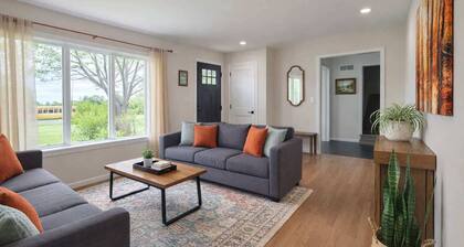 The Orchard House/King Bed/Privacy/Walking Trail