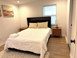 Room - Walk to downtown Athens, relax in this stylish 2BR/2BA home near everything UGA (Athens)