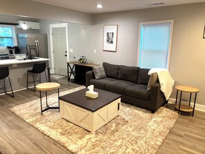 Living area - Walk to downtown Athens, relax in this stylish 2BR/2BA home near everything UGA (Athens)