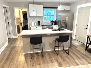 Private kitchen - Walk to downtown Athens, relax in this stylish 2BR/2BA home near everything UGA (Athens)