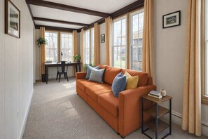 Living area - Travelers Retreat/King Beds/Game Room/Play House (Joliet)