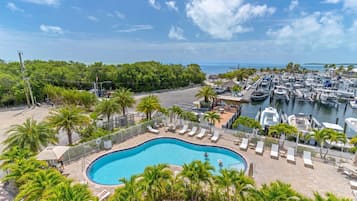 Piscine extérieure, piscine chauffée