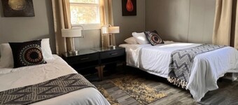 Entire 2BR Home - 15 Min to Downtown & Parks