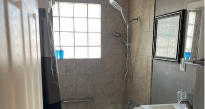 Entire 2BR Home - 15 Min to Downtown & Parks