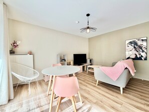 TV, books, music library - T2 parking, prox thermes et centre-ville (Aix-les-Bains)