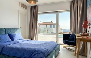 4 bedrooms, iron/ironing board, travel crib, free WiFi