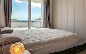 4 bedrooms, iron/ironing board, travel crib, free WiFi